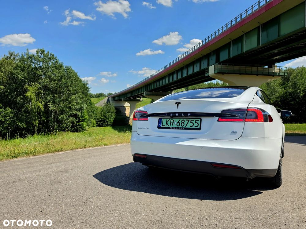 Tesla Model S - 12