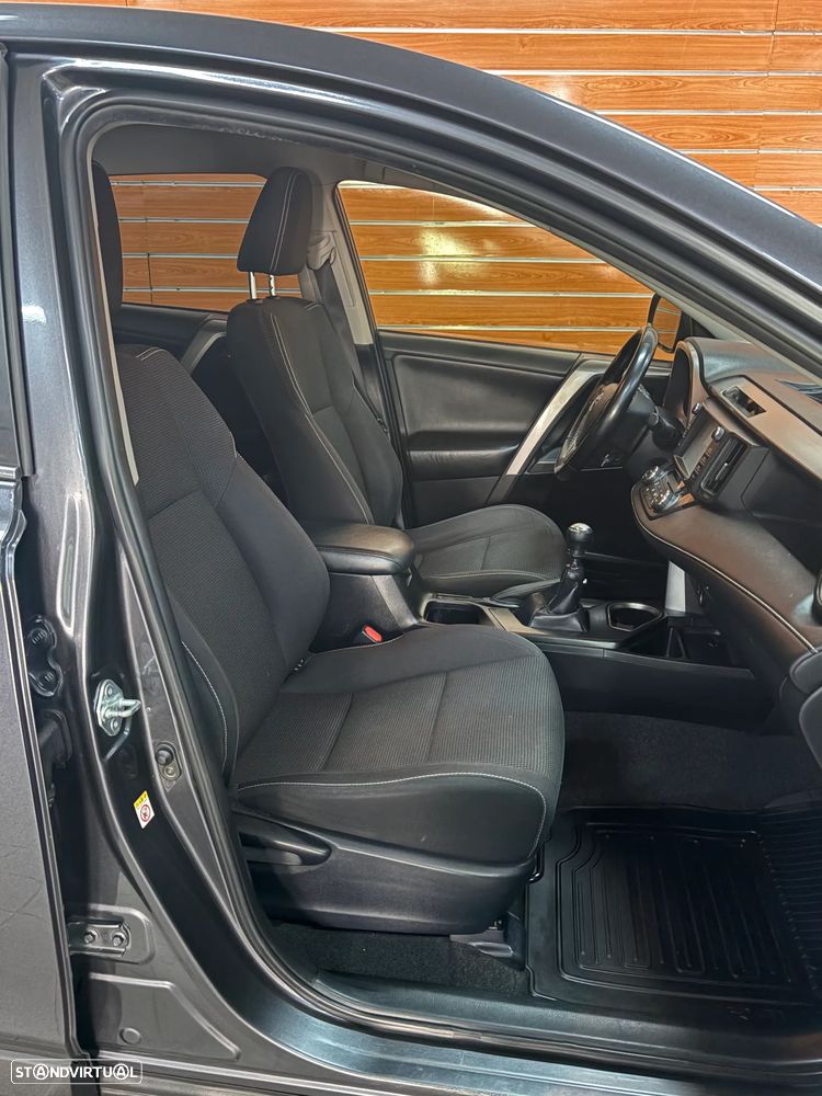 Toyota RAV4 2.0 D-4D Active - 12