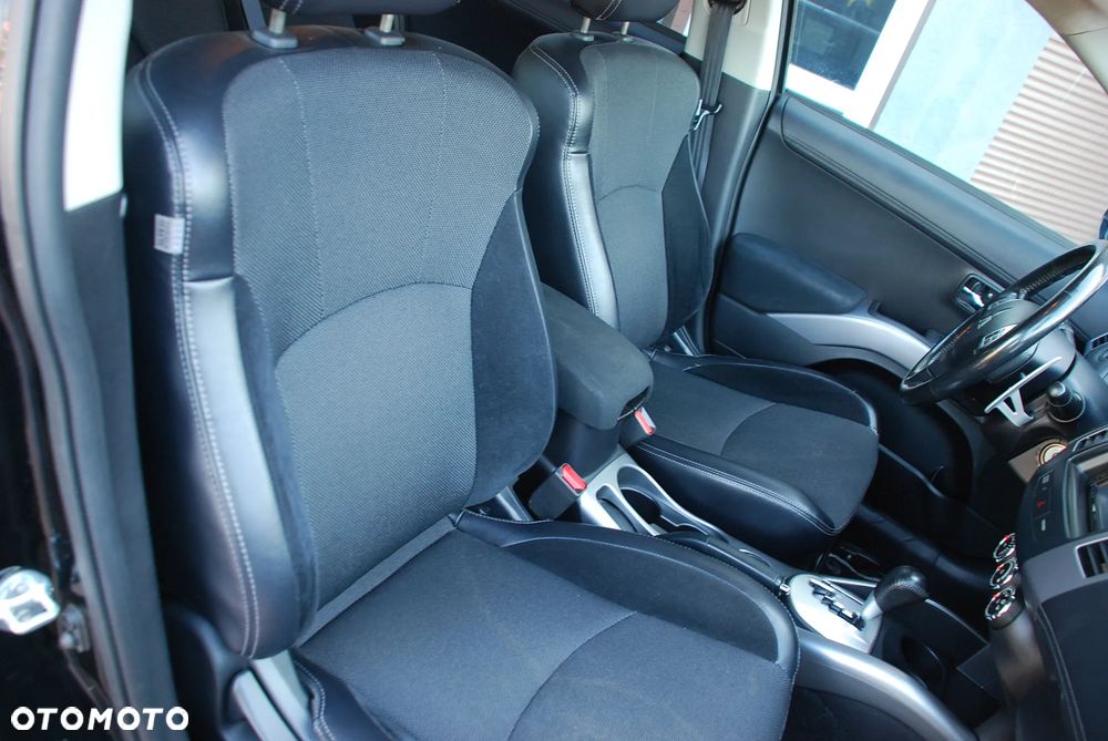 Mitsubishi Outlander 2.0 Intense NAVI 2WD EU5 CVT - 13