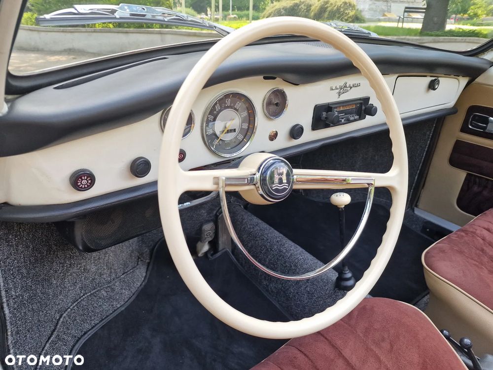 Volkswagen Karmann Ghia - 16