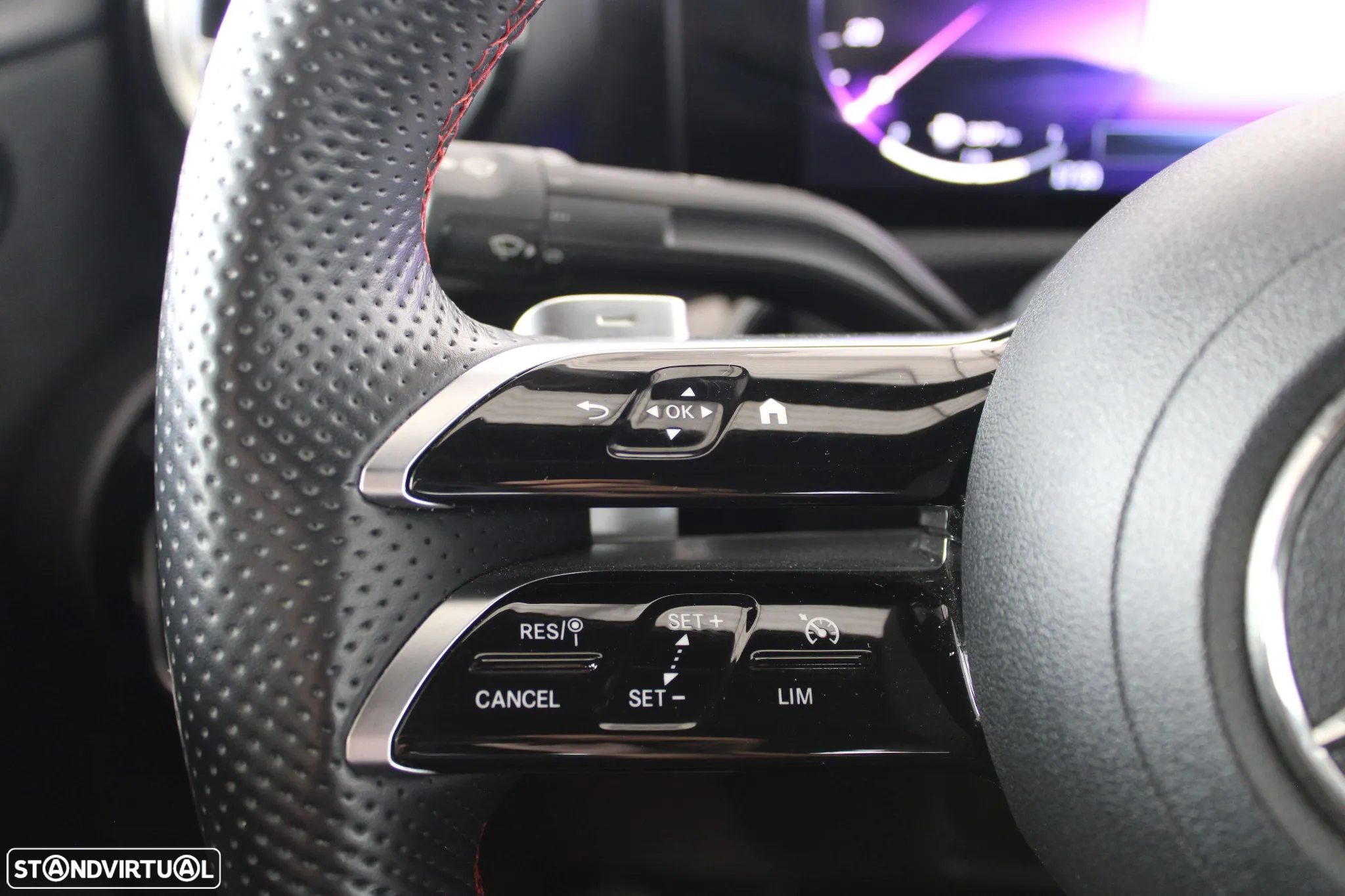 Mercedes-Benz A 200 Limousine AMG Line Aut. - 12
