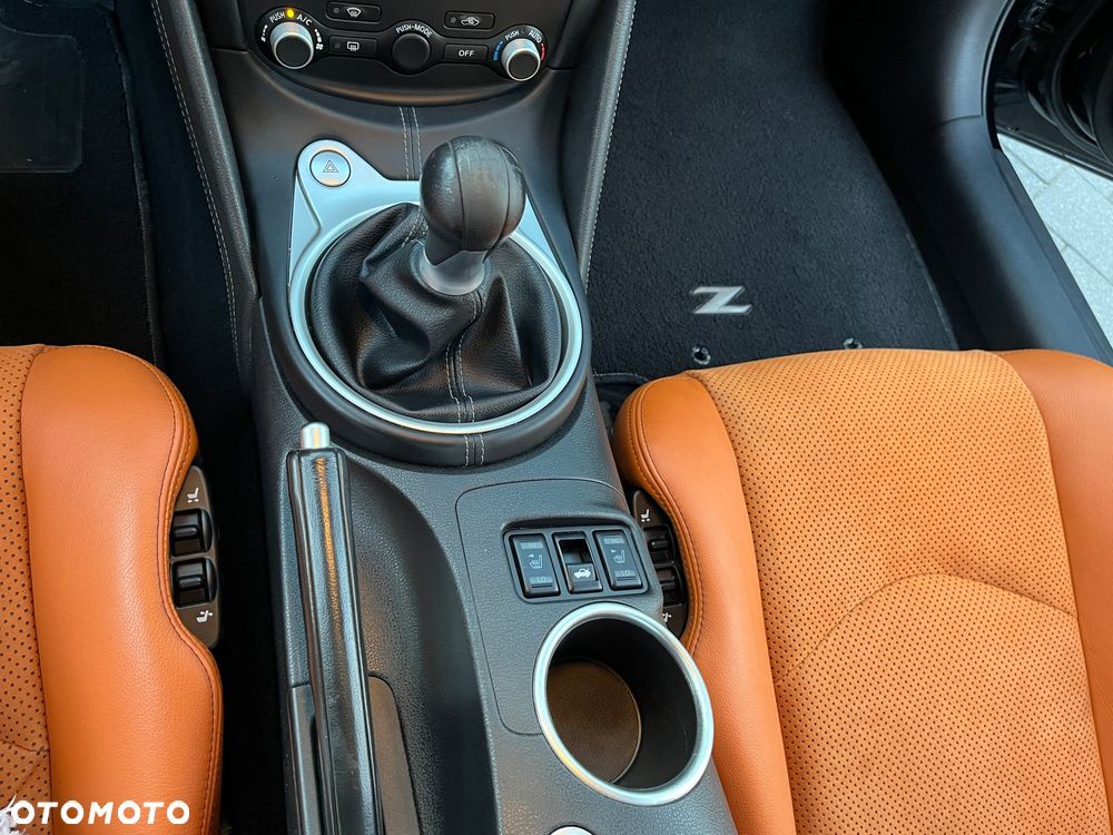 Nissan 370 Z - 12