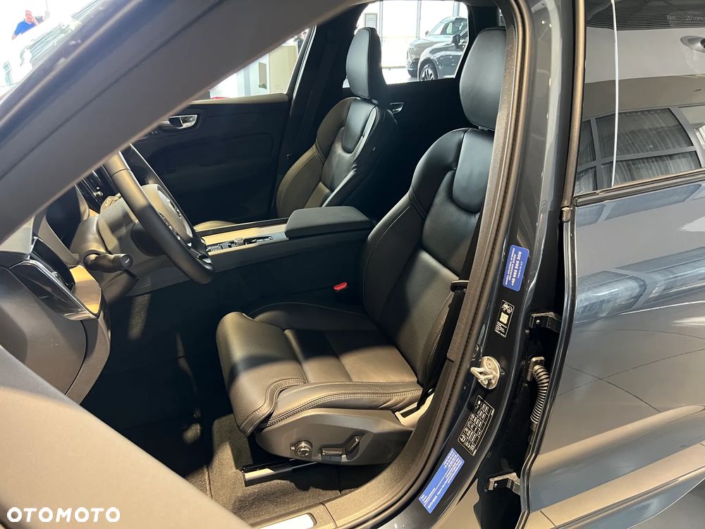 Volvo XC 60 T6 Plug-In Hybrid AWD Ultra Dark - 8