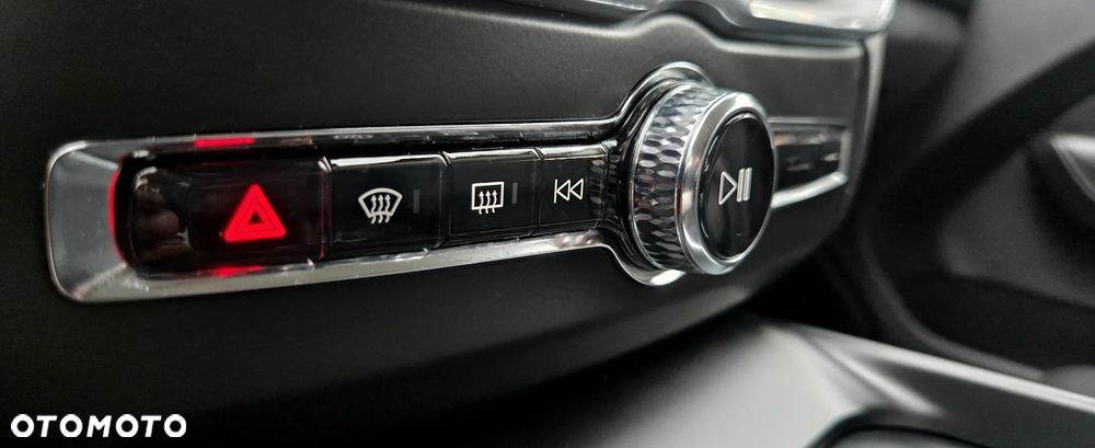 Volvo XC 60 D4 Momentum Pro - 29