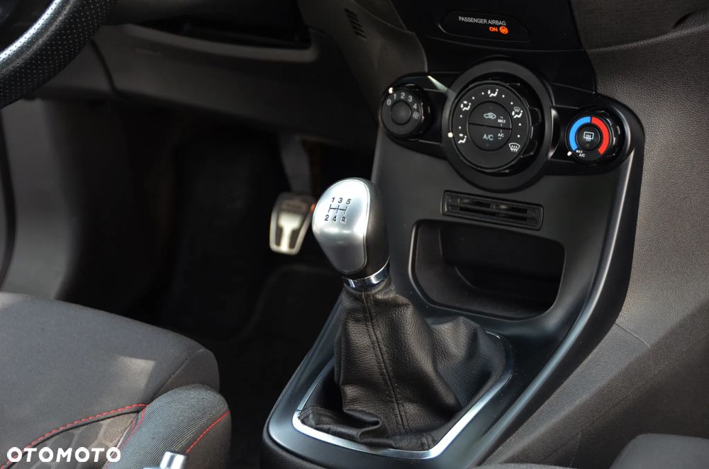 Ford Fiesta 1.5 TDCi ST&St Titanium - 36