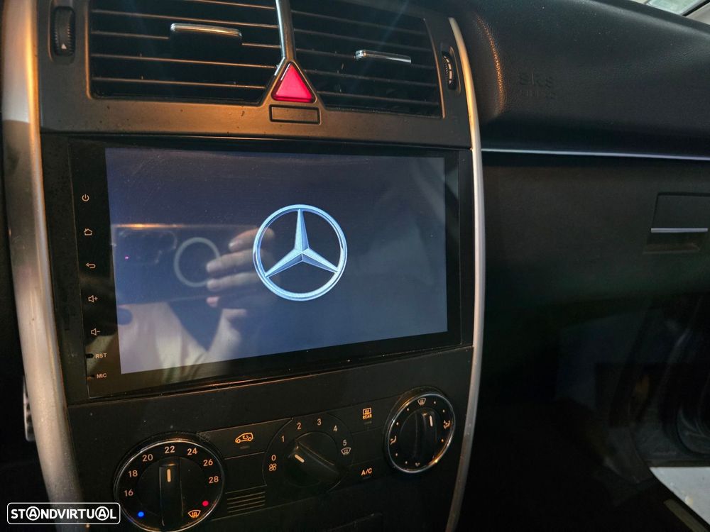 Mercedes-Benz B 180 CDi - 12