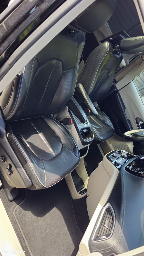 Chrysler Pacifica - 25