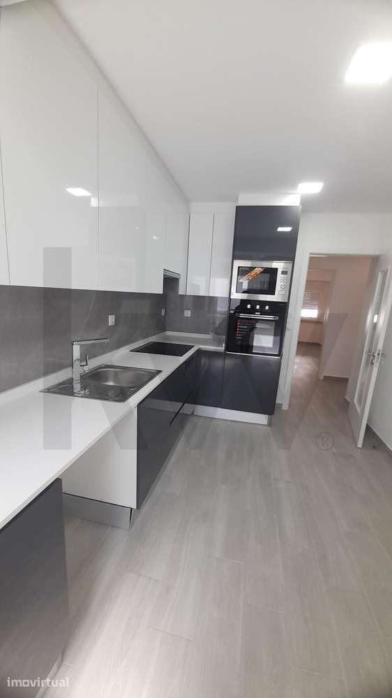 NOVA OPORTUNIDADE EM ALMADA  T3 Totalmente remodelado - Grande imagem: 5/39