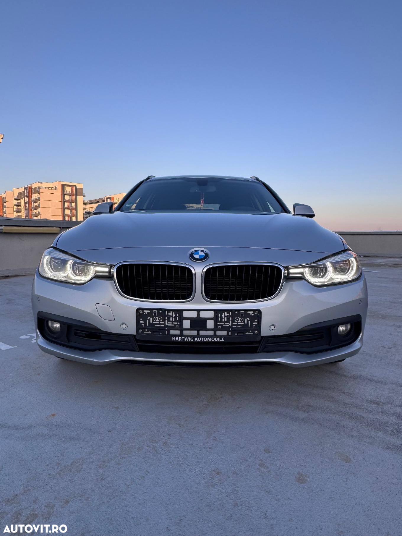BMW Seria 3 318d Touring Aut. - 36
