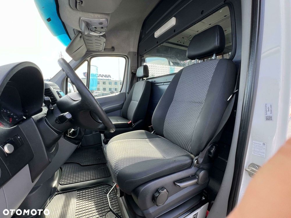 Volkswagen Crafter 35 FURGON 3.665 2.0 TDI 80 kW 6-G - 9