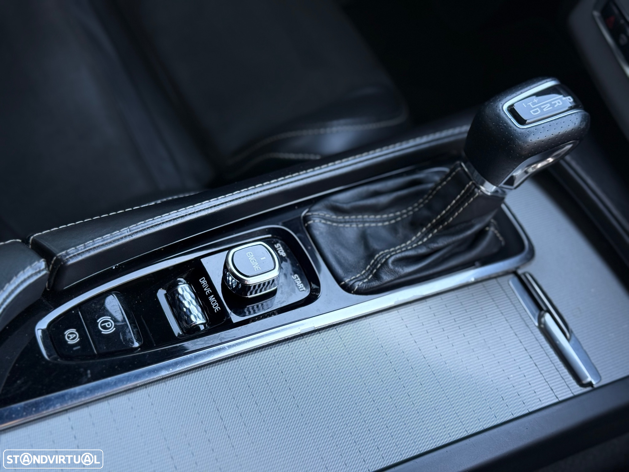 Volvo XC 90 D5 AWD Geartronic RDesign - 31