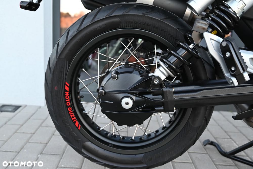 Moto Guzzi V85 - 37