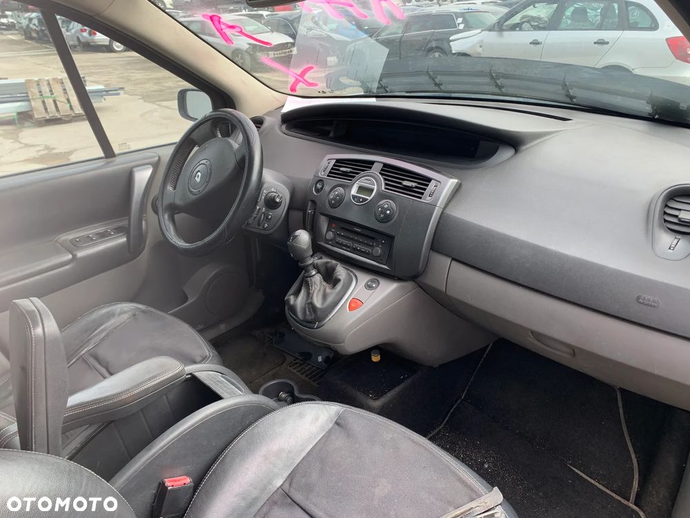 RENAULT SCENIC 2006 *SAMOCHÓD NA CZĘŚCI* 4941 MASKA, LAMPA, DRZWI, LUSTERKO, ZDERZAK, GRILL, BŁOTNIK, KLAPA, BELKA, DESKA, FOTELE, KANAPA, ĆWIARTKA KIEROWNICA, TARCZE, ZACISKI, ZAWIESZENIE, KOMPLETNY PRZÓD, KOMPLETNY TYŁ, LICZNIK, ZEGARY, PRAWE LEWE PRZÓD TYŁ - 5