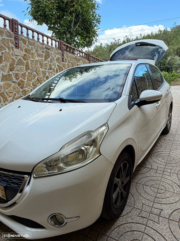Peugeot 208 1.4 HDi Allure - 4