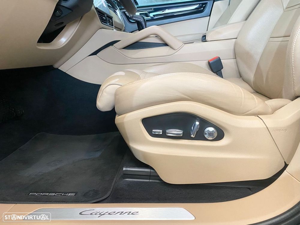 Porsche Cayenne Coupé E-Hybrid - 12