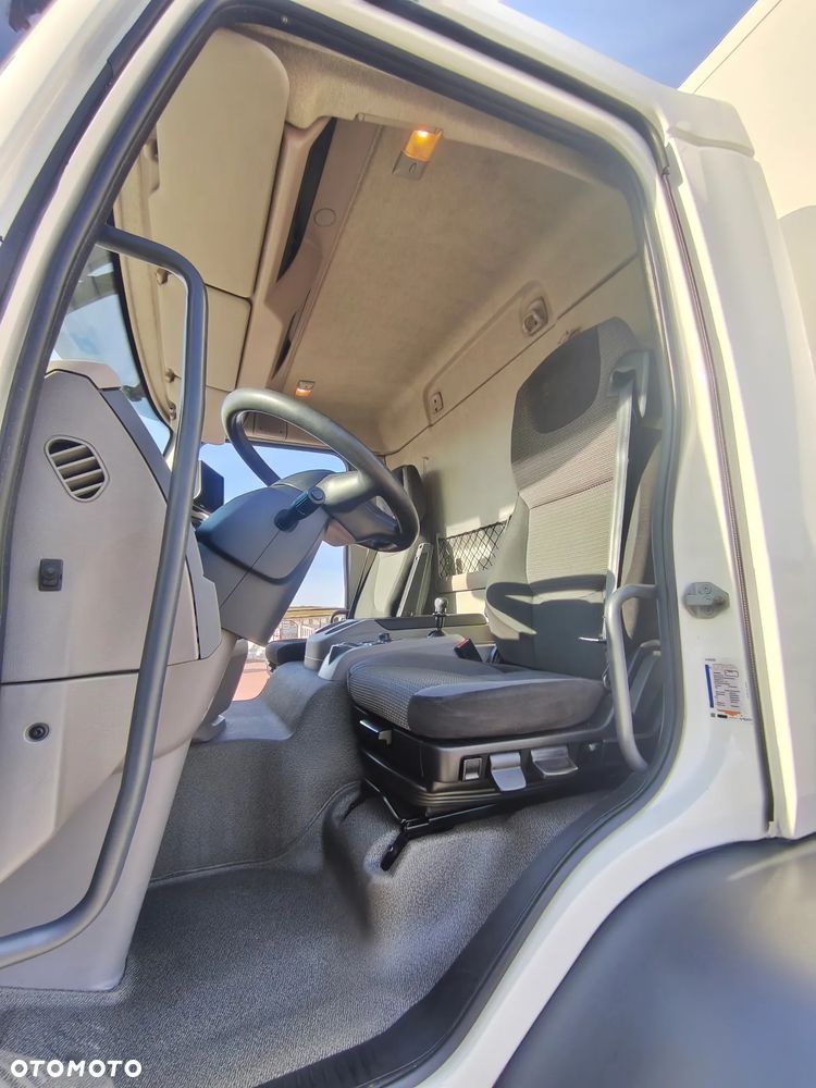 DAF DAF LF 250 / FA 290 / Izoterma / Winda / Holandia / Przebieg 241000 km /18 palet - 13