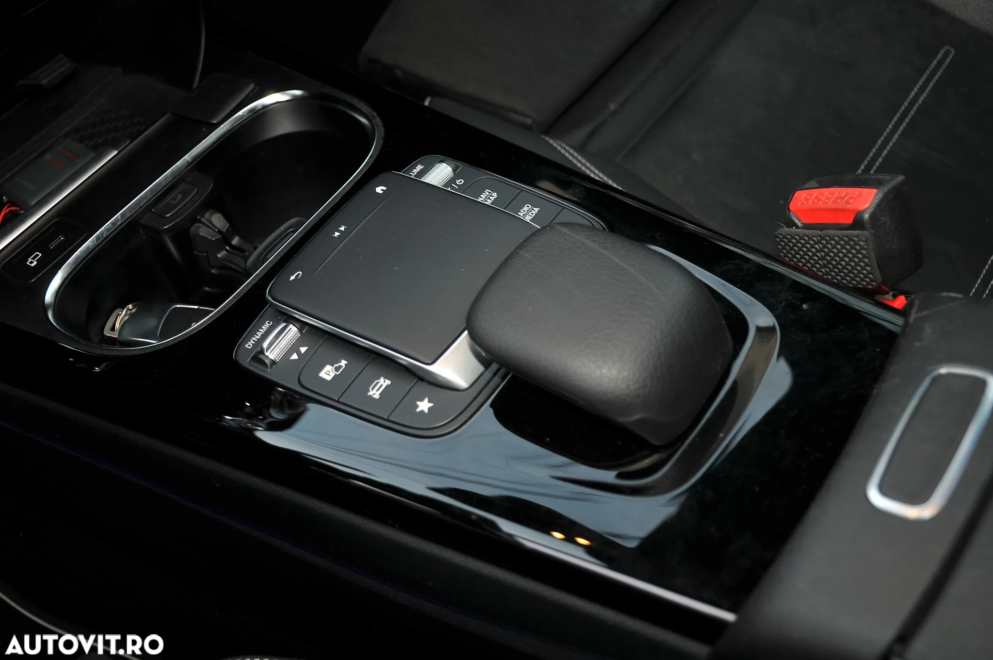 Mercedes-Benz A 220 d 4Matic 8G-DCT AMG Line - 17