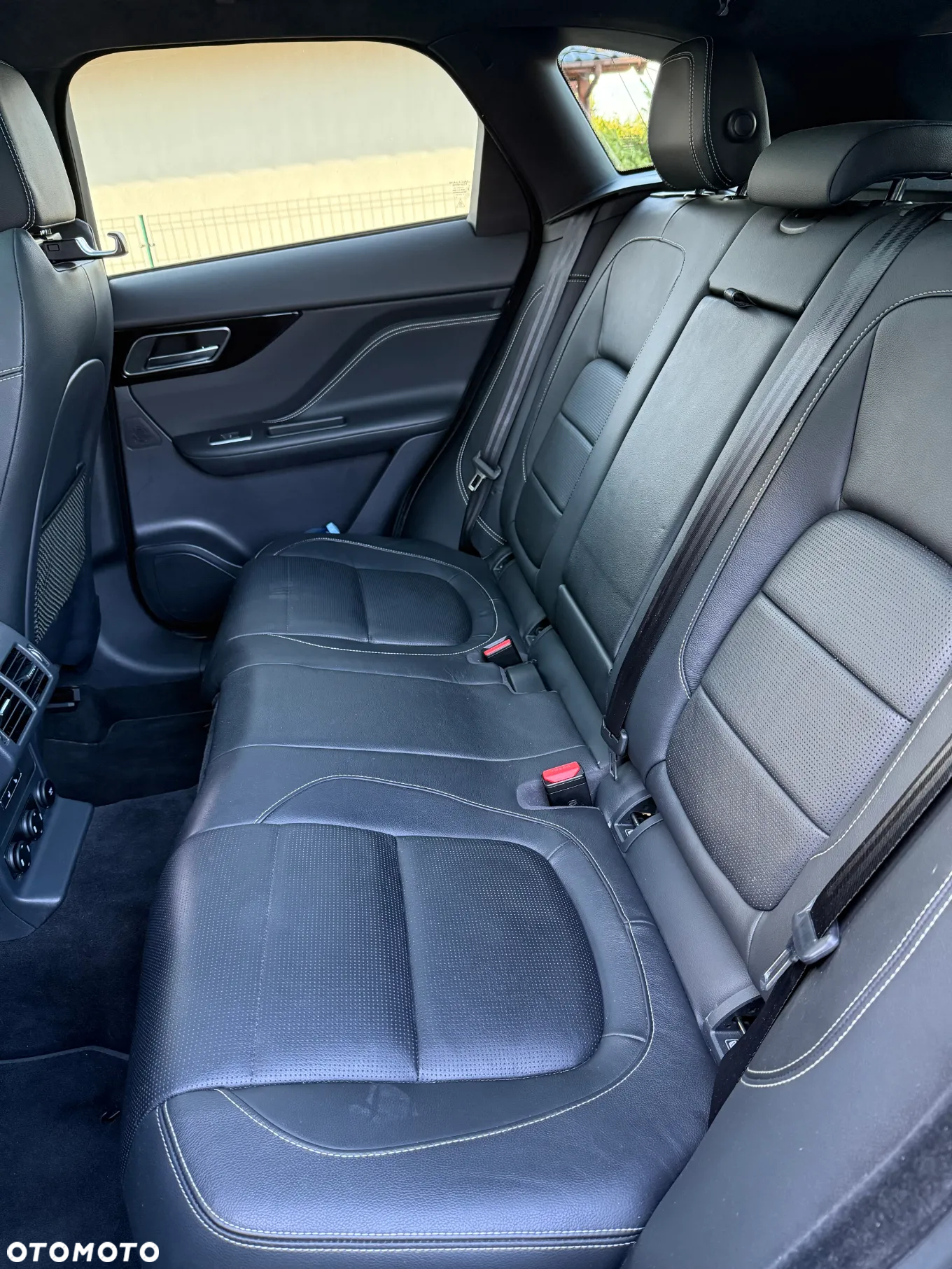 Jaguar F-Pace 2.0 i4P AWD R-Sport - 11