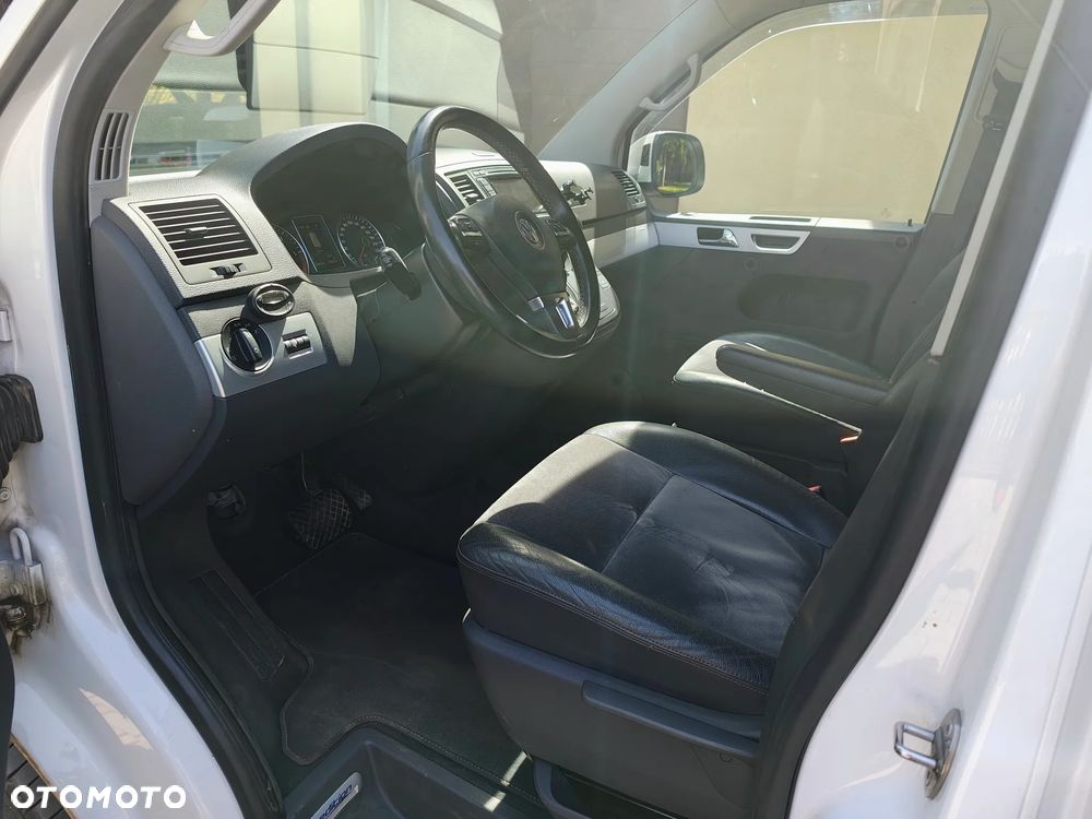 Volkswagen Multivan - 11