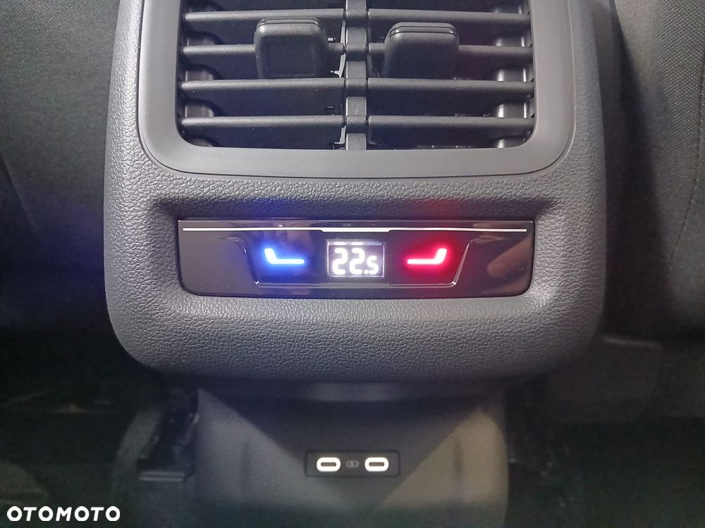 Volkswagen T-Roc - 28