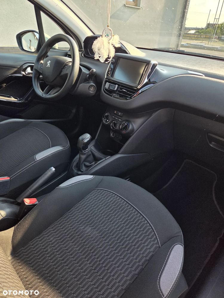 Peugeot 208 - 12