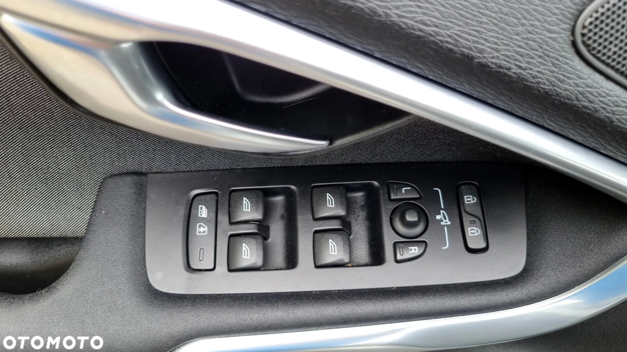 Volvo V40 Cross Country D3 Momentum - 19