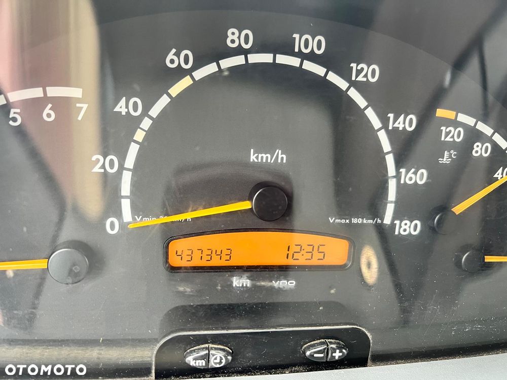 Mercedes-Benz 311 - 9