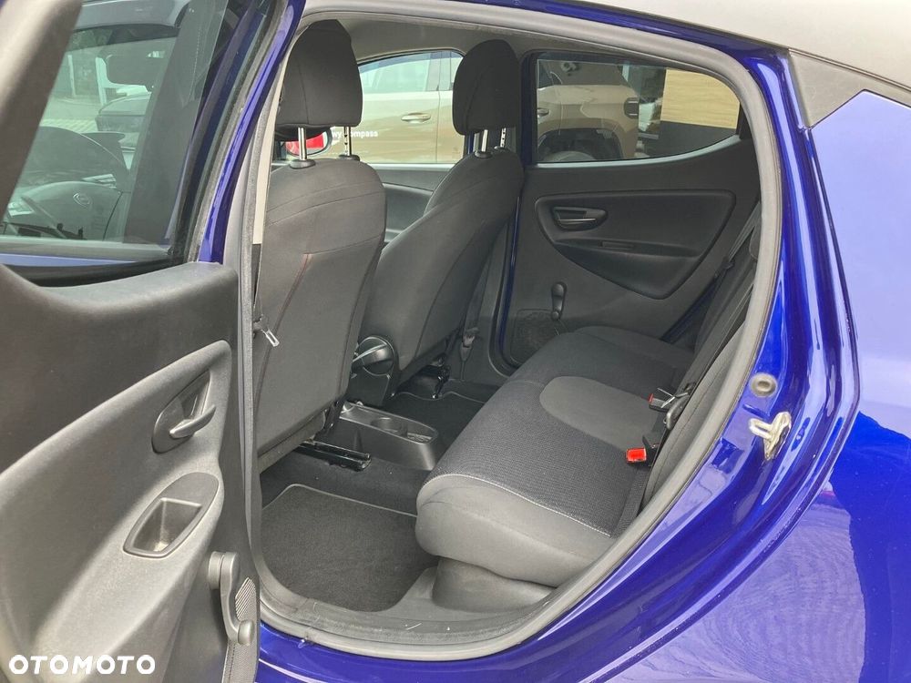 Lancia Ypsilon 1.2 8V Momo S&S - 21