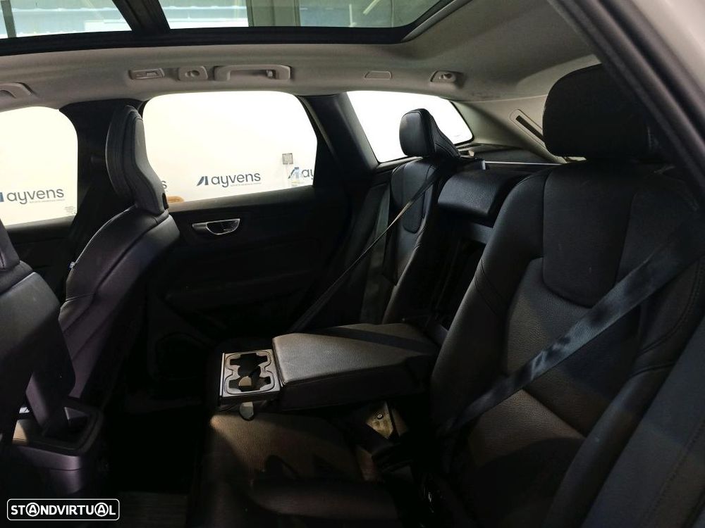 Volvo XC 60 2.0 T6 PHEV Core - 9