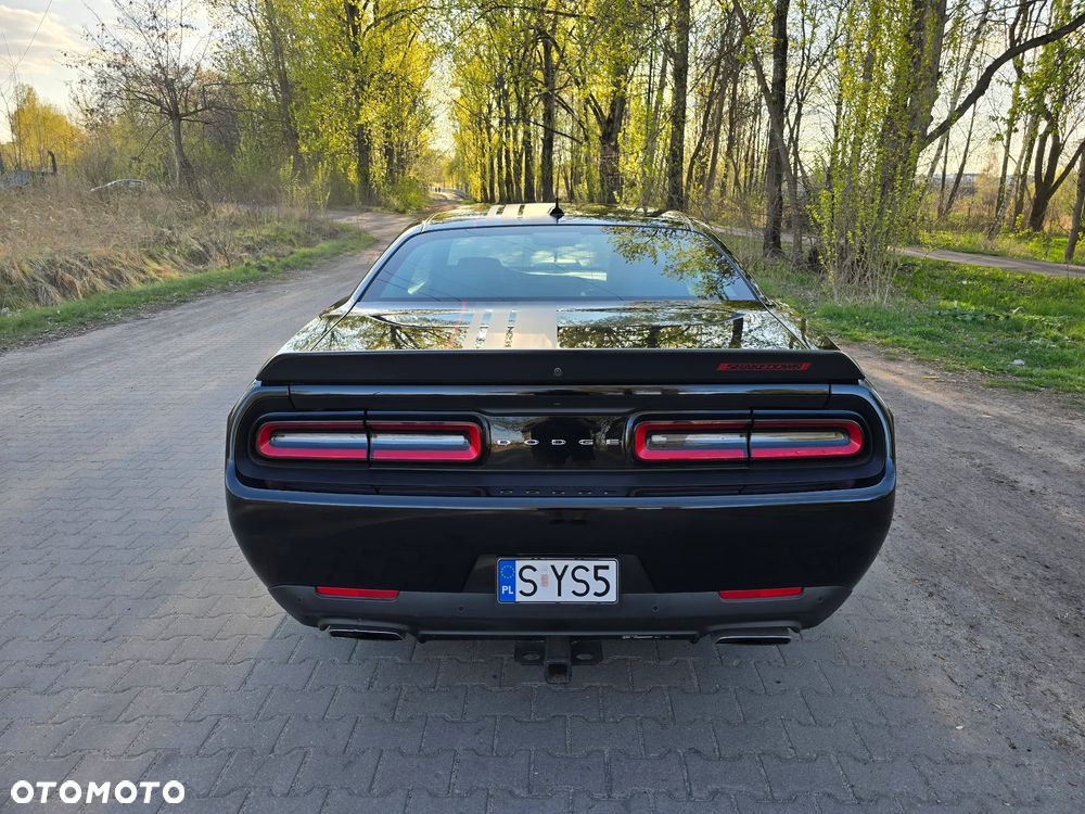 Dodge Challenger ver-6-4-scat-pack-widebody - 4