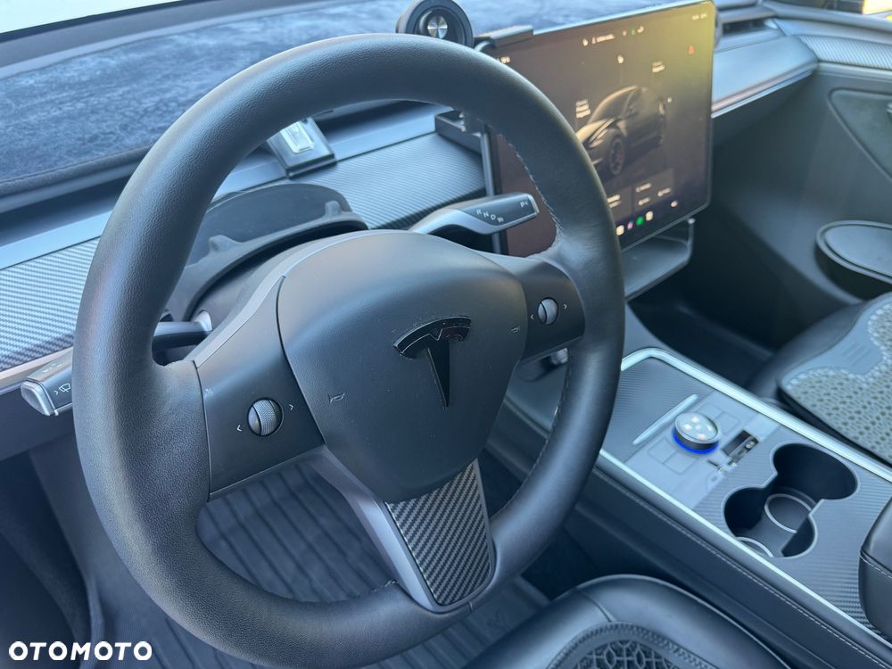 Tesla Model Y Performance AWD - 14