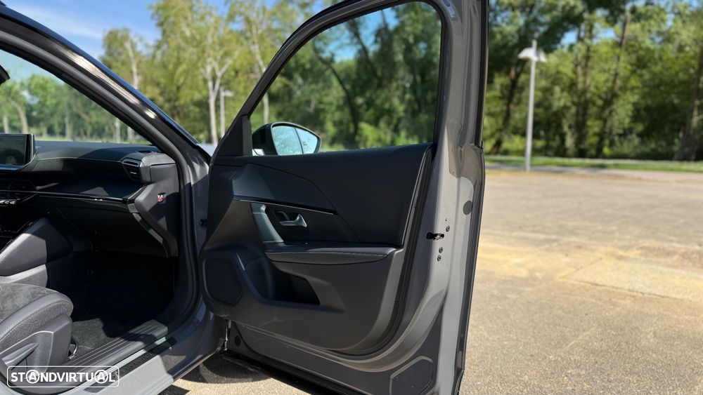 Peugeot e-2008 54 kWh GT - 42