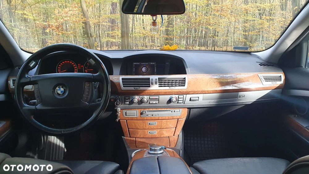 BMW Seria 7 740i - 13