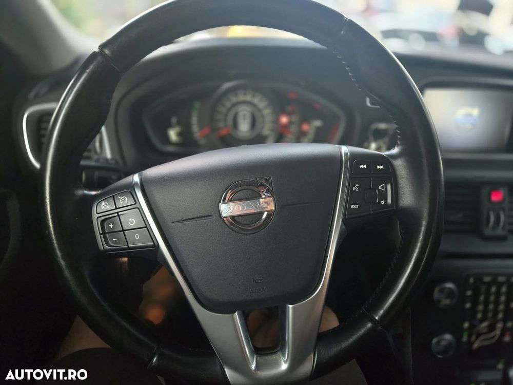 Volvo V40 D2 Aut. Momentum - 19