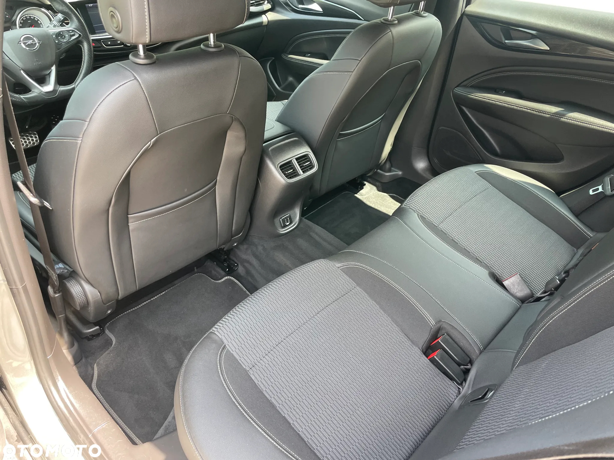 Opel Insignia 2.0 CDTI 4x4 Automatik Design Edition - 19