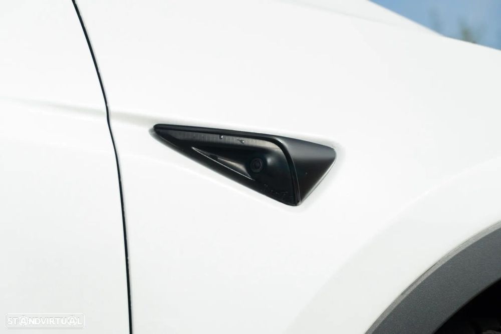 Tesla Model Y Long Range Dual Motor AWD - 36