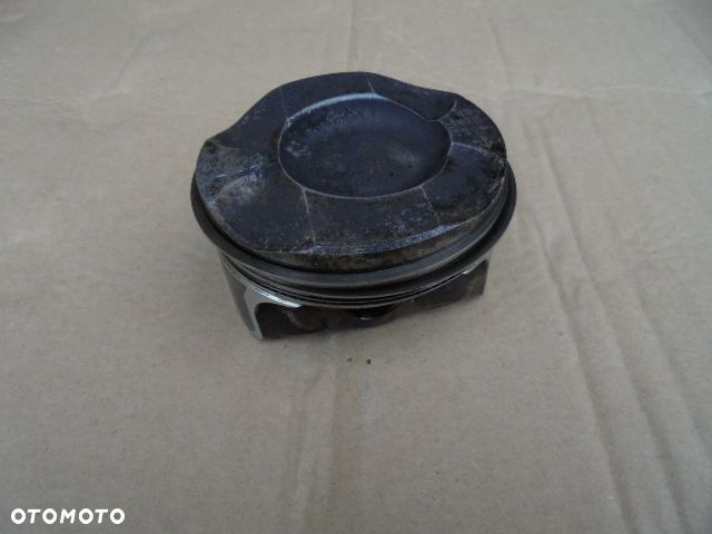 tłok bmw e60 e61 520i N43B20A - 1