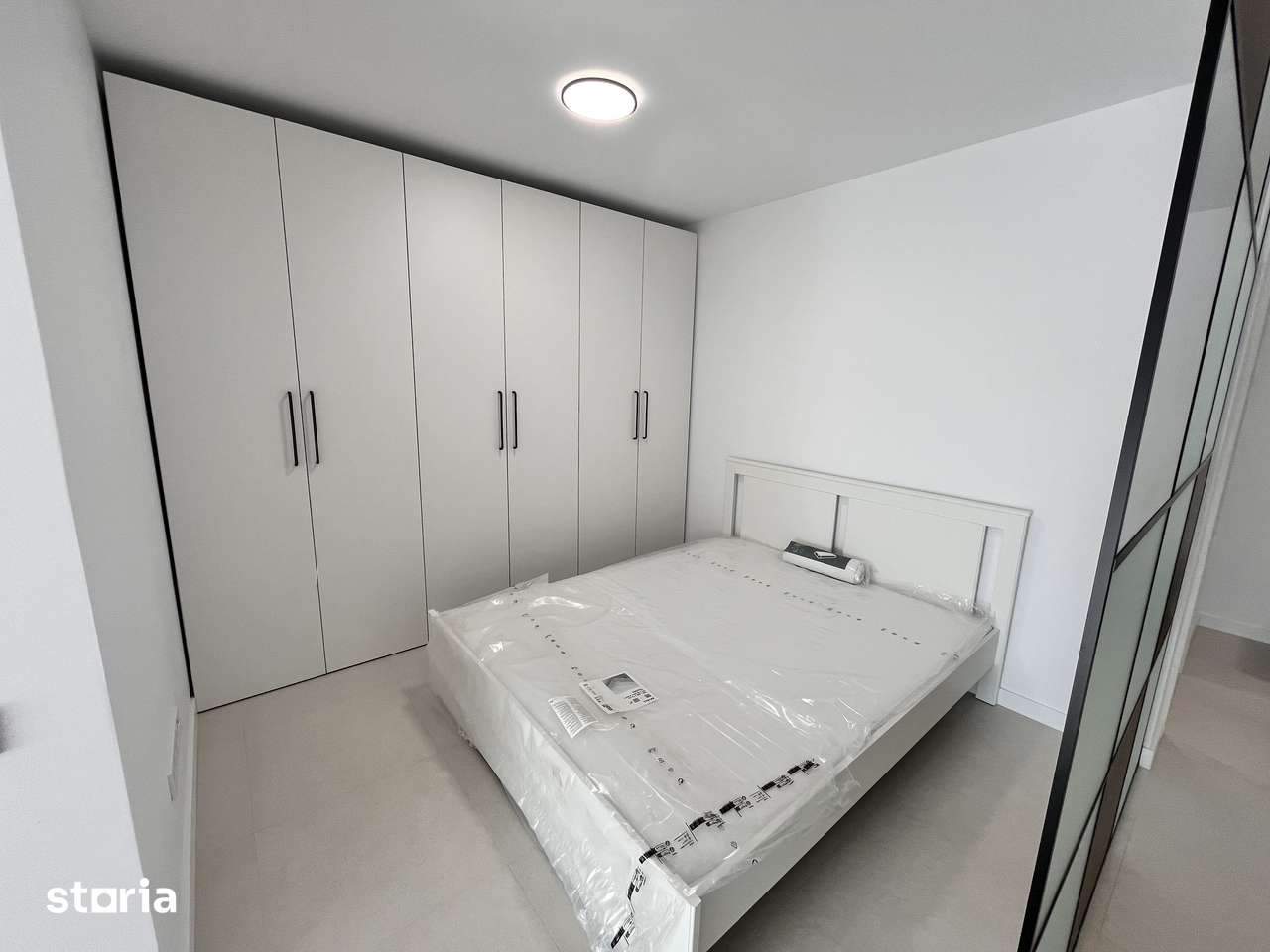 Apartament 1 camera cu nisa de dormit si parcare inclusa — fotografia 3