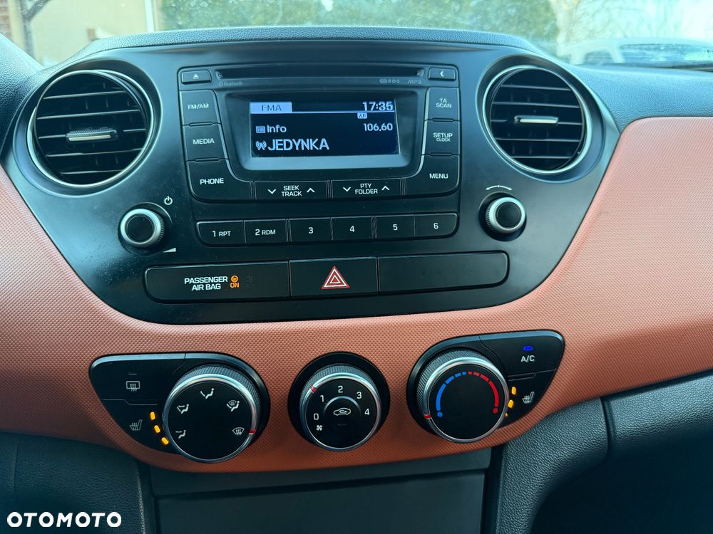 Hyundai i10 1.2 Fifa World Cup Edition - 25