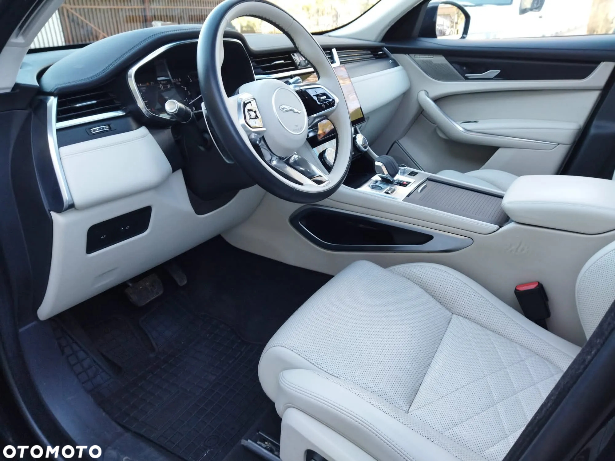 Jaguar F-Pace P250 AWD R-Dynamic Black - 13