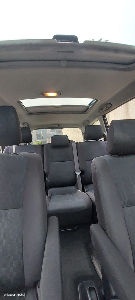 Toyota Avensis Verso - 3