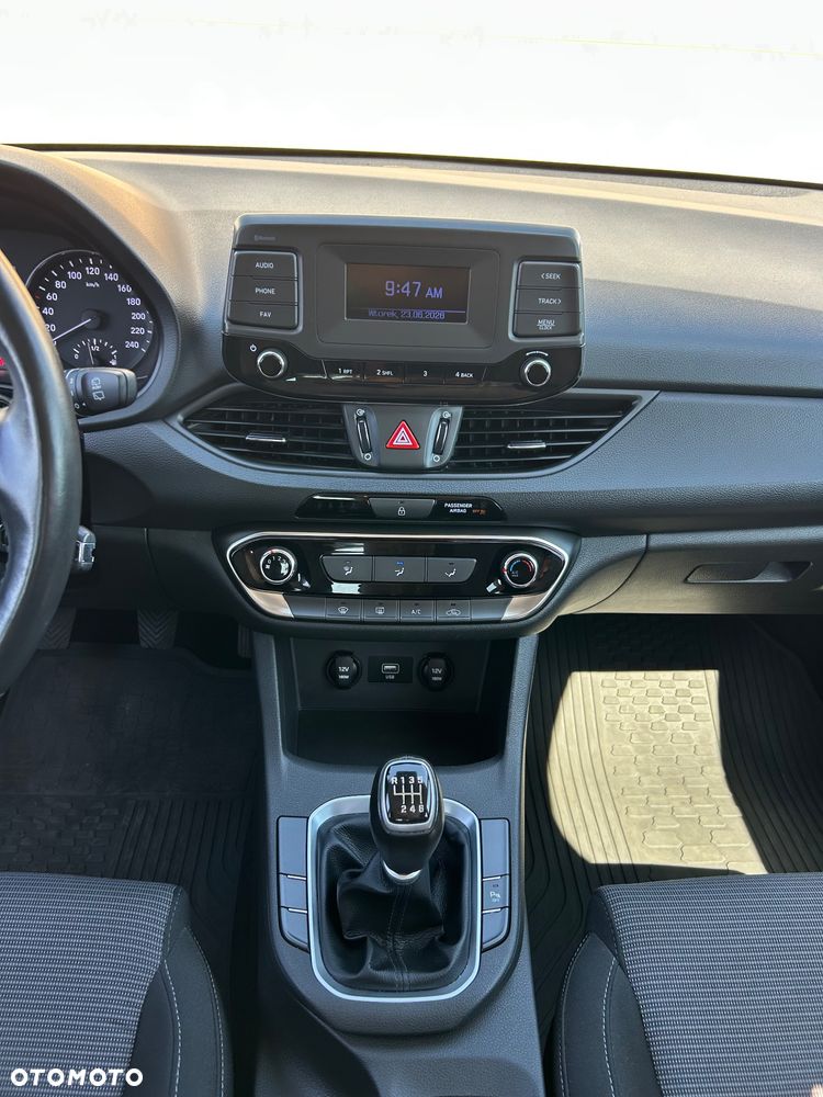 Hyundai i30 1.5 DPI Classic + - 12
