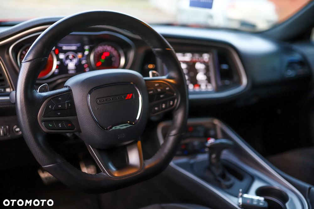 Dodge Challenger 6.4 Scat Pack - 26