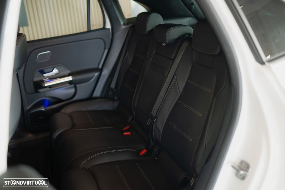 Mercedes-Benz EQA 300 4Matic AMG Line - 55