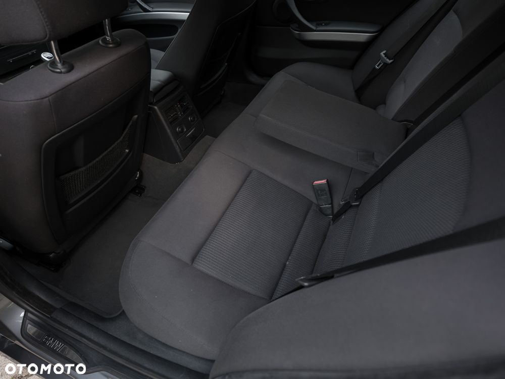BMW Seria 3 320i Edition Exclusive - 18