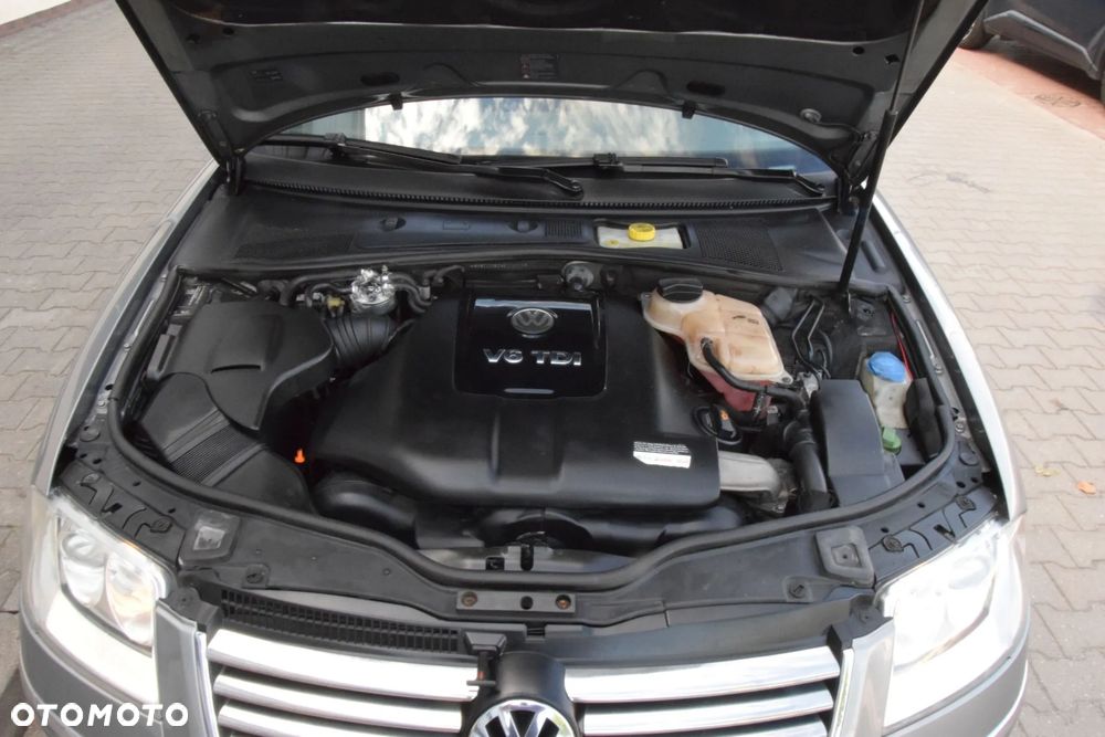 Volkswagen Passat 2.5 TDI V6 Highline - 10