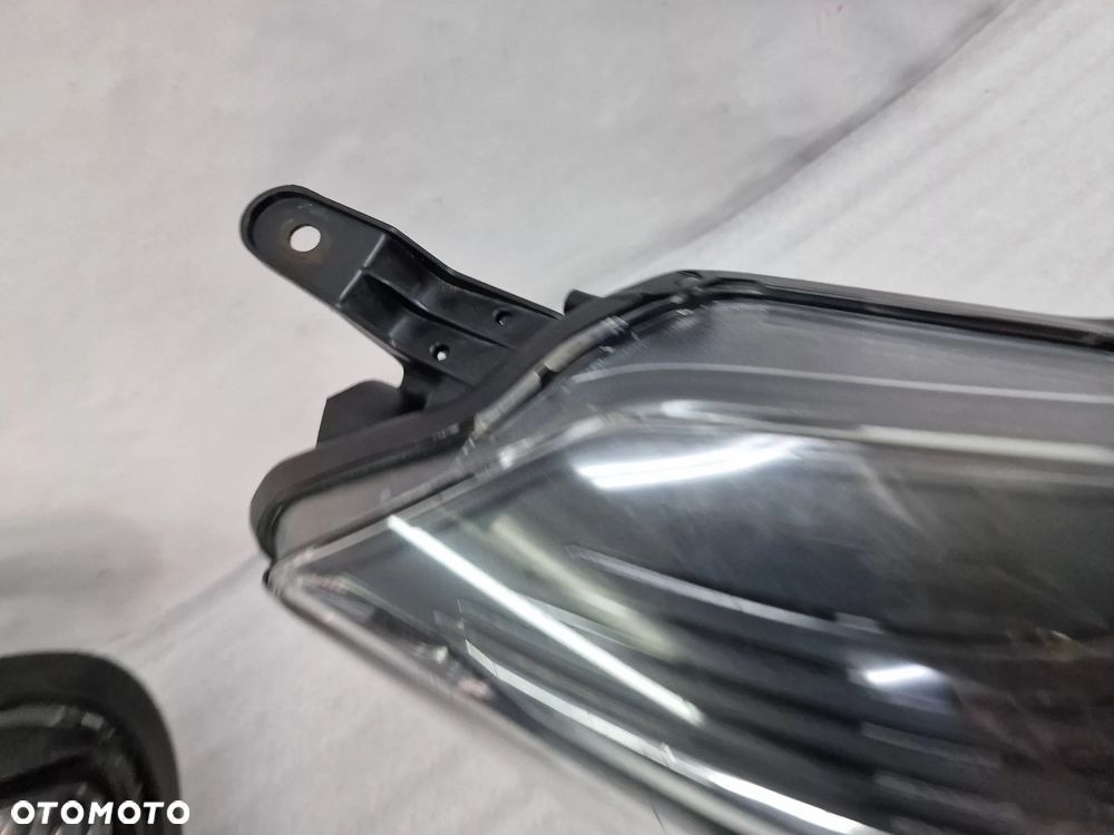 TOYOTA YARIS 3 III LIFT 14- KOMPLET LAMP PRZEDNICH PRZÓD LEWA + PRAWA , SOCZEWKA , NR AUKCJI LA677 - 5