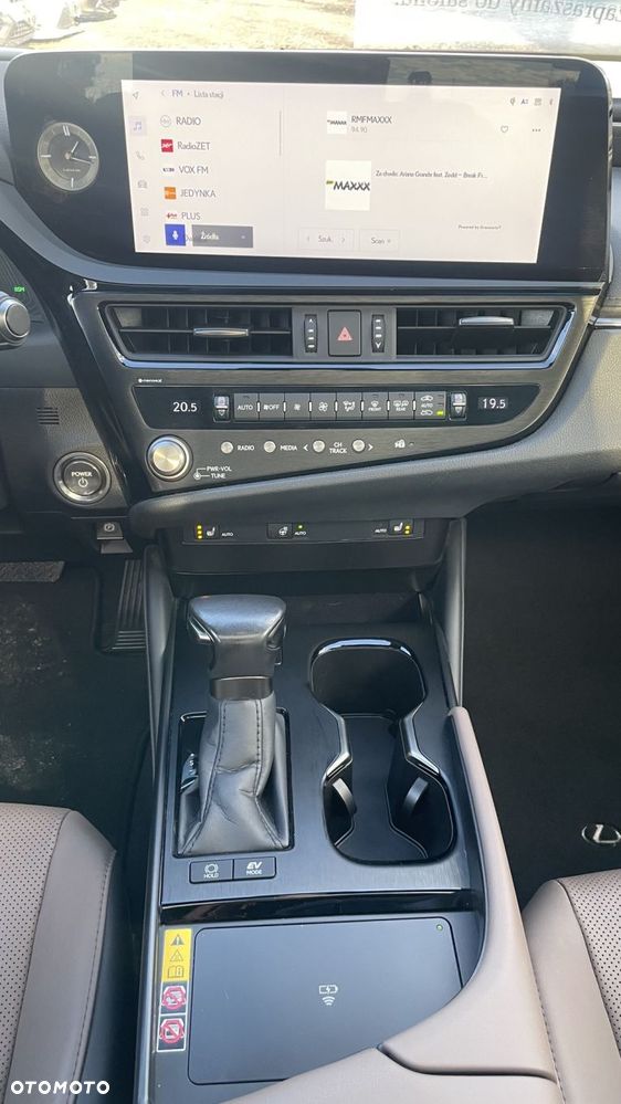 Lexus ES 300h Business Edition - 16