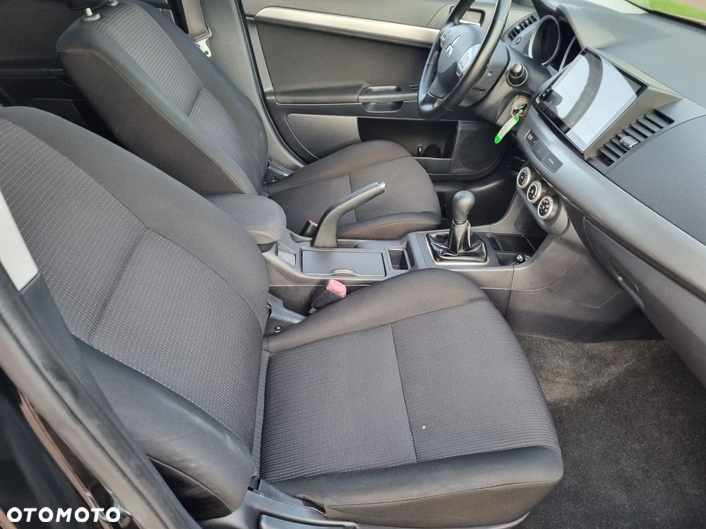 Mitsubishi Lancer - 9