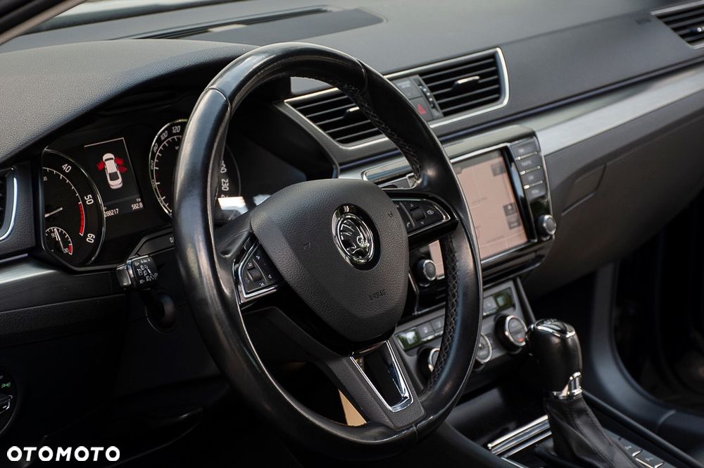 Skoda Superb 2.0 TDI DSG Sportline - 30